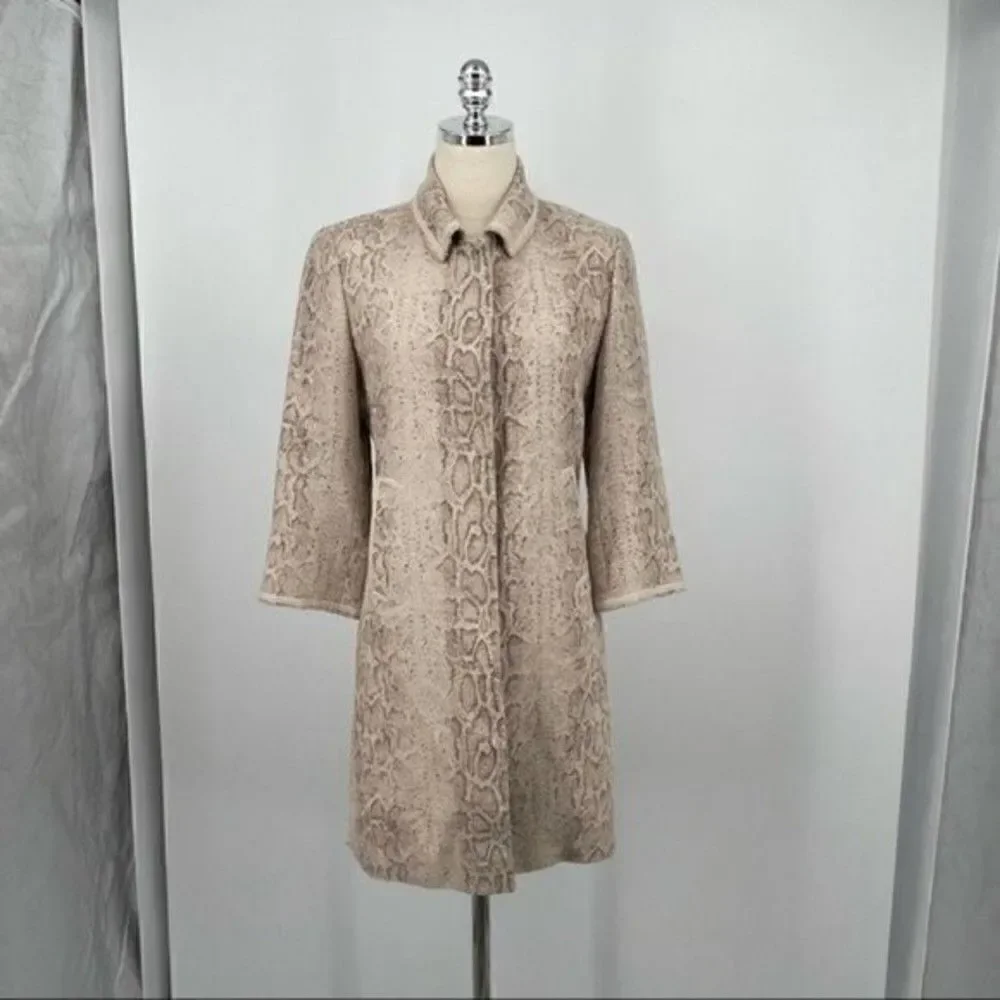 Tahari snakeskin print coat size Medium BoxS 3/4 sleeves medium length